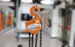 怎么使用手拉吊葫蘆拖車？