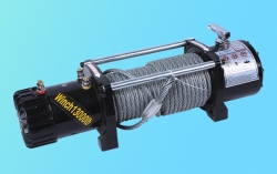 小吊機(jī)配合電動(dòng)絞盤(pán)用于裝貨