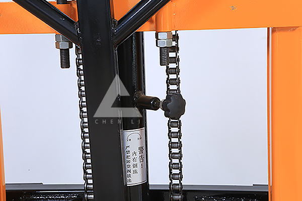 手動液壓堆高車怎么加油 手動液壓堆高車怎么加油