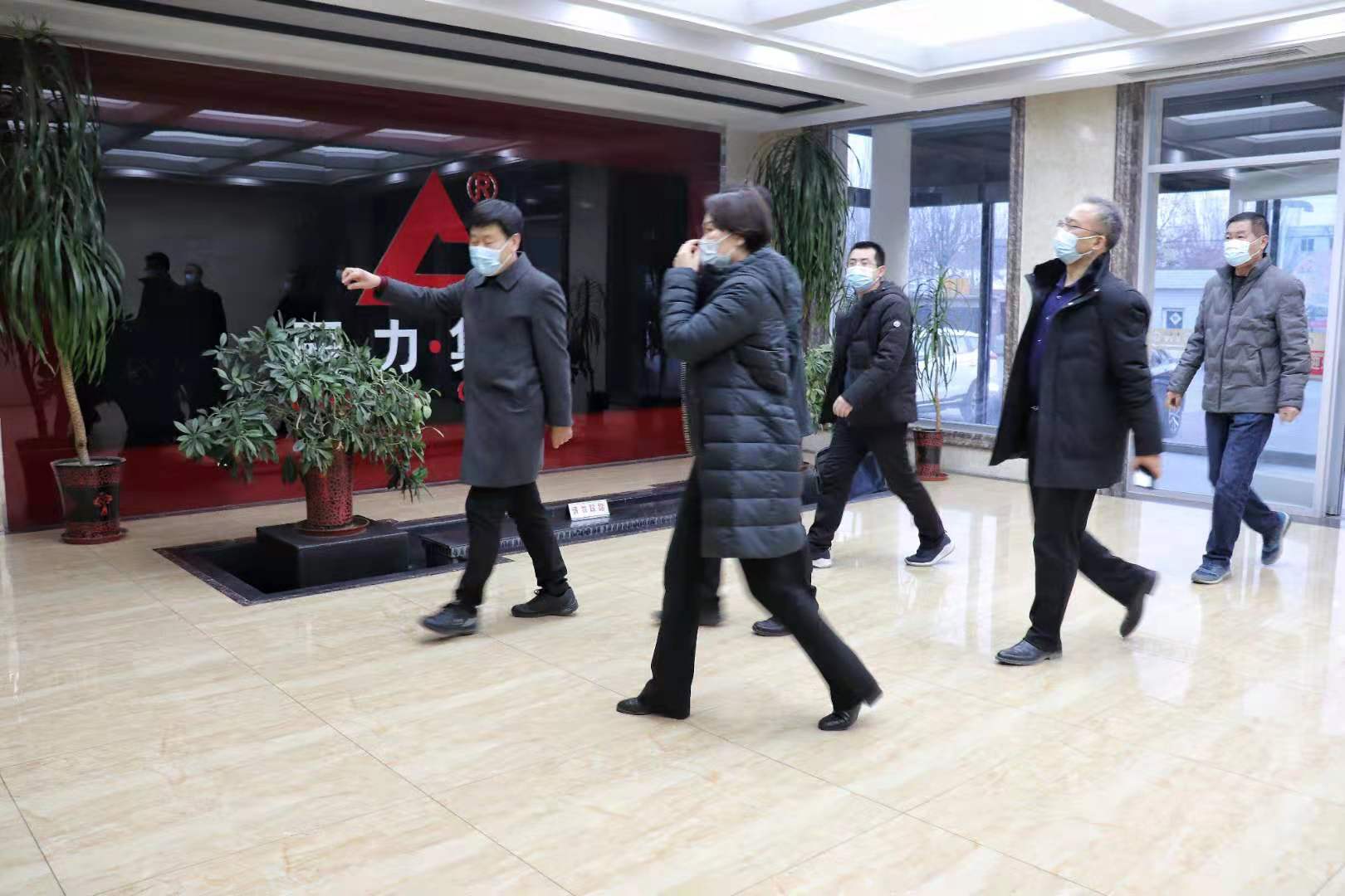 清苑區(qū)常務(wù)副區(qū)長劉丹、管委會(huì)主任丁磊一行到河北辰力集團(tuán)檢查指導(dǎo)工作。